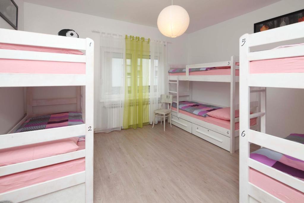 Pozitiv Hostel Zágráb Szoba fotó